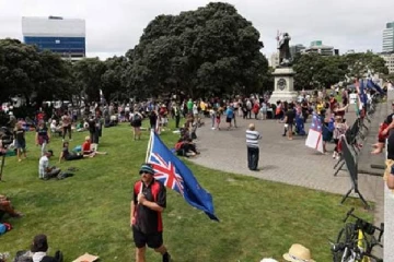 கனடா பாணியில் போராட்டத்தில் இறங்கிய நியூசிலாந்து லொறி ஓட்டுநர்கள்