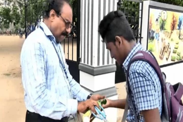 அதிரடி ஆக்‌ஷனில் இறங்கிய தலைமை ஆசிரியர் - கத்தரிக்கோலுடன் பள்ளி வாசலில்..