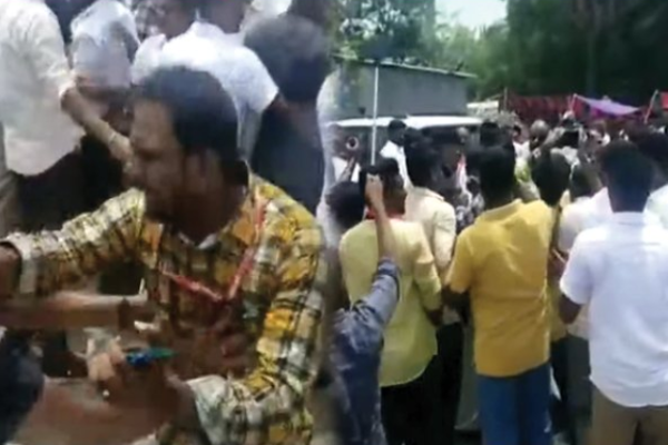 திருக்கடையூரில் பத்திரிகையாளர்கள் மீது போலீசார் தாக்குதல் - பரபரப்பு சம்பவம் - தமிழ்நாடு