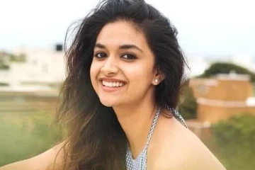 முன்னணி இசையமைப்பாளருடன் நடிகை கீர்த்தி சுரேஷ்.. யாருடன் இருக்கிறார் தெரியுமா