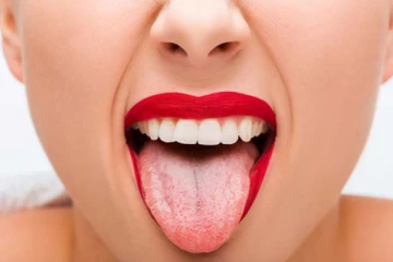 நாக்கு வெள்ளையாக மாறுகின்றதா? அப்போ ஆரோக்கியத்திற்கு பிரச்சினை