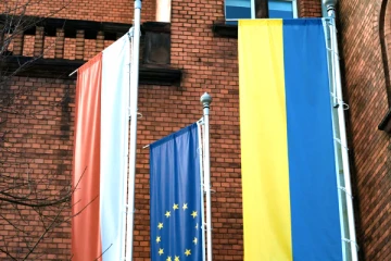 தூதரகத்திற்கு வெளியே தீக்குளித்த உக்ரேனியர்! போலந்தில் பரபரப்பு சம்பவம்