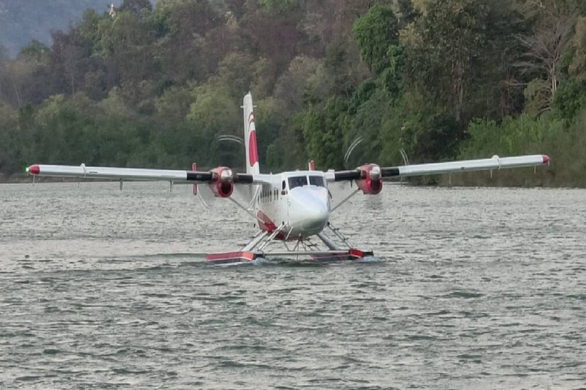 இந்தியாவின் முதல் கடல் விமானம் : ரிஷிகேஷில் வெற்றிகரமாக சோதனை | India S First Test Seaplane Lands At Ganga Barrage