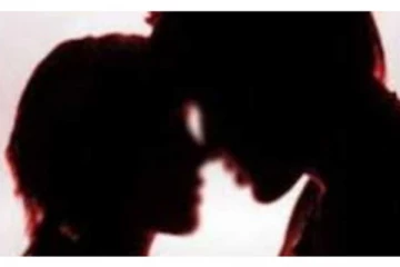 39 வயது பெண்ணுடன் 21 வயது இளைஞர் காதல் - 2 குழந்தைகள் கதி!