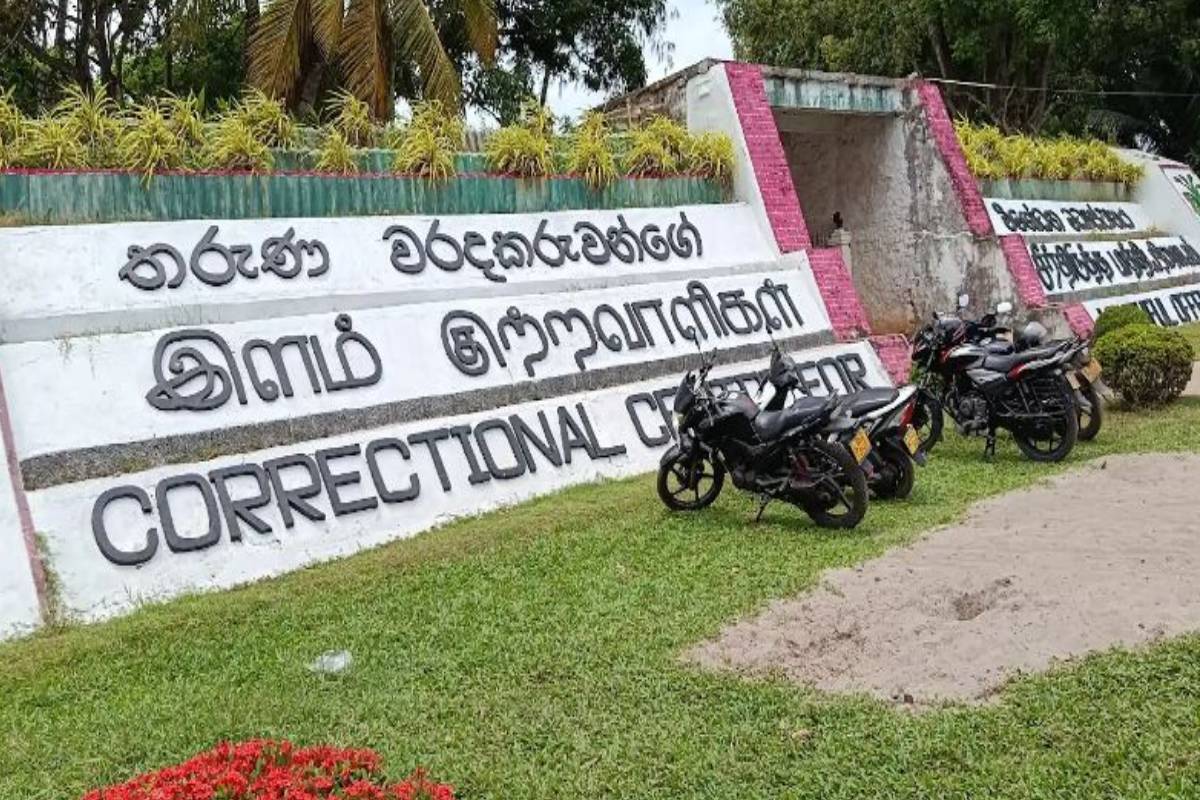 நாட்டில் பதற்றமான சூழல்! தீவிரமடையும் சிறைச்சாலை கலவரம் - ஜனாதிபதி தலைமையில் அவசர கூட்டம் | Prison Attack Emergency Meeting By The President நாட்டில் பதற்றமான சூழல்! தீவிரமடையும் சிறைச்சாலை கலவரம் - ஜனாதிபதி தலைமையில் அவசர கூட்டம் | Prison Attack Emergency Meeting By The President