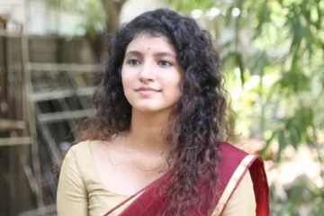 குட் நைட் பட நடிகைக்கு திருமணம்.. மாப்பிள்ளை இவர் தான், அழகிய ஜோடி