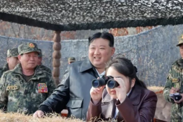 வடகொரியாவின் அடுத்த தலைவராக முன் நிறுத்தப்படும் ஒரு இளம்பெண்: யார் அவர்?