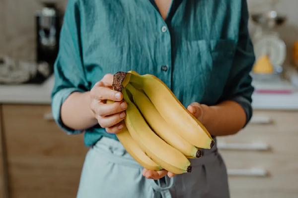 இனி கோடைகாலத்திலும் வாழைப்பழங்களை கெடாமல் பாதுகாக்கலாம் | How To Preserve Bananas Simple Tips