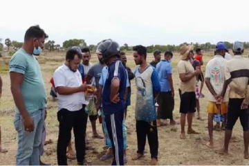 கிண்ணியாவில் மீனவர்கள் மற்றும் சங்க உறுப்பினர்களிடையில் முறுகல்நிலை