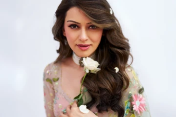 ட்ரான்ஸ்பரென்ட் சேலையில் நடிகை ஹன்சிகாவின் அழகிய போட்டோஷூட்