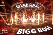 5 இறுதி போட்டியாளர்களில் வீட்டை விட்டு வெளியேறிய முதல் நபர்.. கூட்டி சென்ற சீசன் 3 வெற்றியாளர் முகின் ராவ்