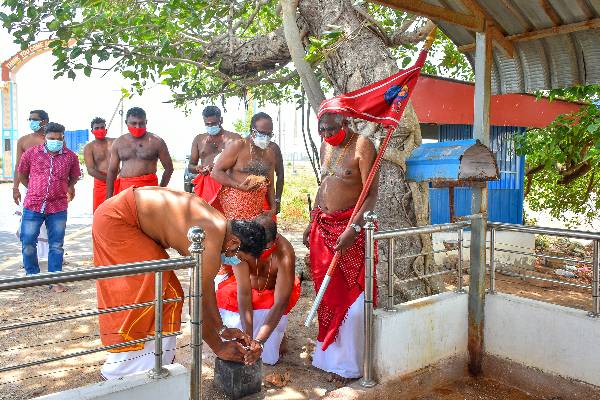நல்லூர் வரவேற்பு வளைவில் பறக்கும் சேவல் கொடி (படங்கள்) | Rooster Flag At Nallur Welcome Ramp