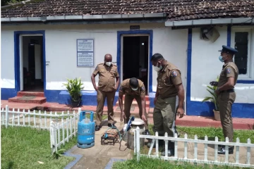 நோர்வூட்டில் கசிப்பு உற்பத்தி மற்றும் மாணிக்கல் அகழ்வில் ஈடுப்பட்ட மூவர் கைது
