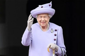 දෙවන එලිසබෙත් රැජින ගේ අවසන් ගමන.. ( VIDEO )