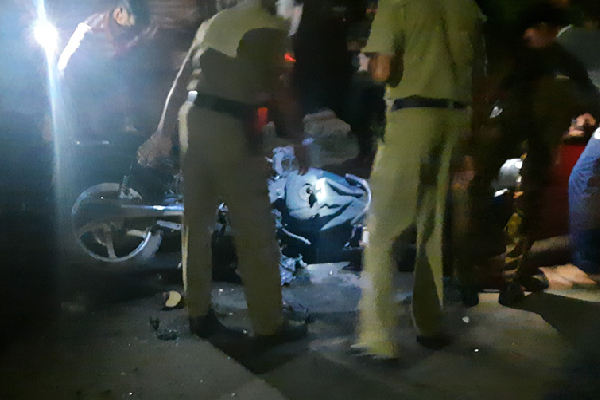 கொழும்பில் நேற்றிரவு கோரவிபத்து - சம்பவ இடத்திலேயே பலியான தமிழ் இளைஞர்கள் | Colombo Accident Tamil Youth Dies