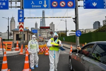 ஷாங்காய் நகரில், முழு ஊரடங்கு நீட்டிப்பு; பெரும் ஏமாற்றத்தில் மக்கள்