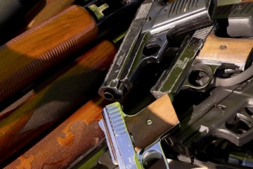 உயிரிழந்த சட்டத்தரணி வீட்டில் பல துப்பாக்கிகள்; பொலிஸார் தீவிர விசாரணை