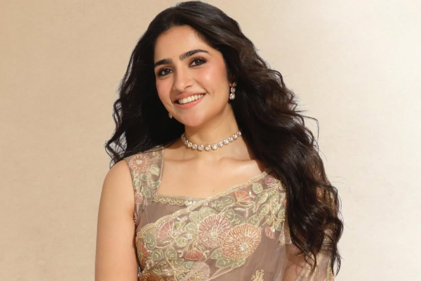 இந்த புகைப்படத்தில் உள்ள சிறுமி யார் என்று தெரிகிறதா? வில்லத்தனத்தில் அனைவரையும் மிரட்டியவர் | Popular Actress Unseen Childhood Photo இந்த புகைப்படத்தில் உள்ள சிறுமி யார் என்று தெரிகிறதா? வில்லத்தனத்தில் அனைவரையும் மிரட்டியவர் | Popular Actress Unseen Childhood Photo