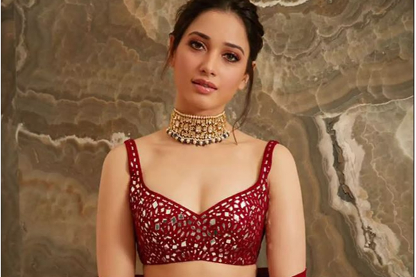 கோட் மட்டுமே அணிந்து போஸ் கொடுத்த நடிகை தமன்னா | Tamannaah Latest Photos Goes Viral