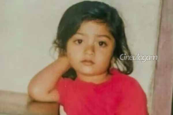 சிறுவயதில் செம கியூட்டாக இருக்கும் இந்த நடிகை யார் என்று தெரிகிறதா?- டாப் நாயகி தான் | Do You Know Who Is This Girl In The Photo