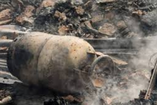 இலங்கையில் அடுத்தடுத்து வெடித்துச் சிதறும் சிலிண்டர்களினால் நிகழும் துயரங்கள்! (காணொளி) - ஐபிசி தமிழ்