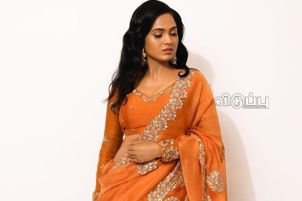 சட்டையை கழட்டி போட்டோஷூட்!! ரசிகர்களை வாய்ப்பிளக்க வைக்கும் நடிகை ரம்யா பாண்டியன்.. | Ramya Pandian Latest Photoshoot Post Viral
