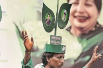 அனைவருக்கும் வீடு,வீட்டில் ஒருவருக்கு அரசுப்பணி: அதிமுக தேர்தல் அறிக்கை வெளியீடு