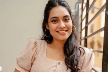 தனது நண்பர்களுடன் இணைந்து பிறந்தநாளை கோலாகலமாக கொண்டாடிய பிக்பாஸ் பவித்ரா