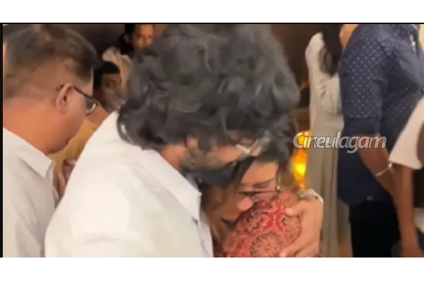 தனது உடைந்த காலுடன் நண்பருக்காக பிரியங்கா தேஷ்பாண்டே செய்த வேலை... இதுதான்பா நட்பு | Priyanka Deshpande Support Friend With Wounded Leg