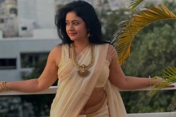 சேலையில் மயக்கும் நடிகை பூனம் பாஜ்வா!! ஓணம் கிளிக்ஸ்..