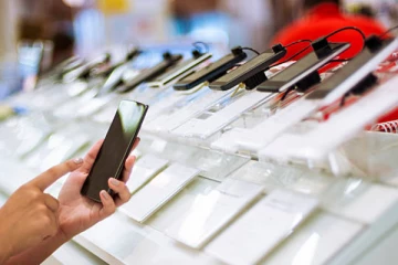 இலங்கையில் கையடக்க தொலைபேசிகளை வாங்க காத்திருப்போருக்கு விடுக்கப்பட்டுள்ள எச்சரிக்கை