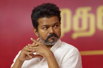 விஜய் பின்னாடி போனீங்கனா நீங்கதான் முட்டாள் - விளாசிய பிரபலம்!