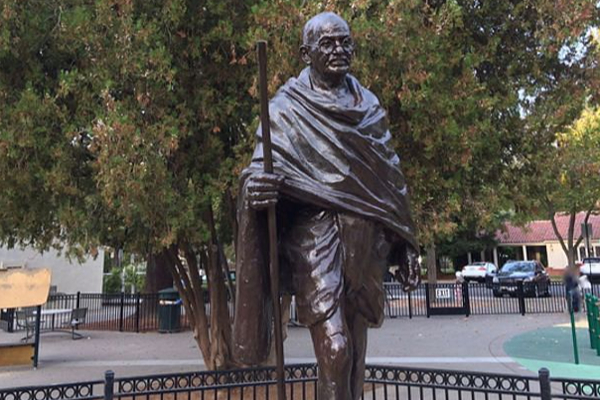 அமெரிக்காவில் 2-வது முறையாக வடிவமைக்கப்பட்ட காந்தி சிலை! இந்தியர்கள் மகிழ்ச்சி | World Gandhi Silai