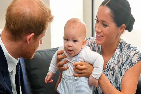 இளவரசர் ஹாரி - மேகன் தம்பதியின் குழந்தைகளுக்கு அரச பட்டம்! | Uk Prince Harry Meghan S Childrens Get Royal Title