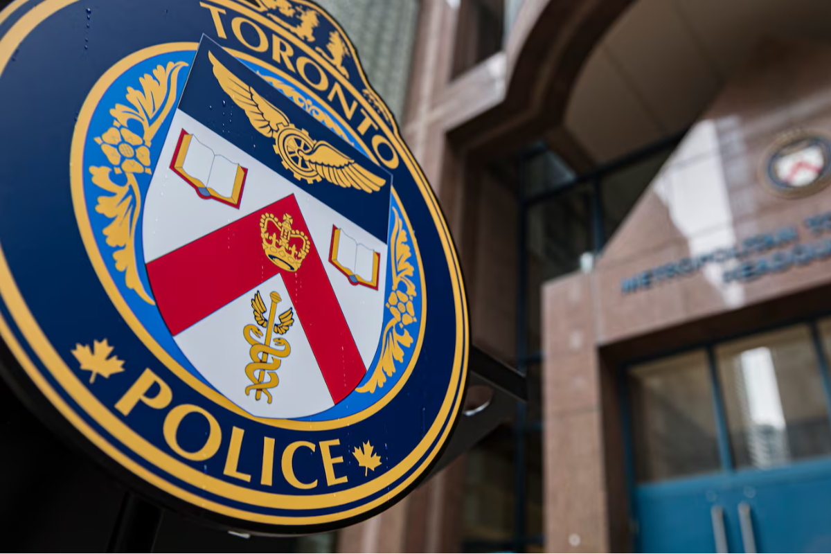 டொராண்டோவில் போராட்டத்தில் ஈடுபட்ட இருவர் கைது | 2 Men Arrested At Toronto Demonstration