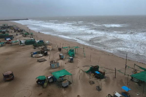 இலங்கையை விட்டு செல்லும் டிட்வா புயல்; நிம்மதி தரும் தகவல் | Cyclone Ditwah Leaves Sri Lanka