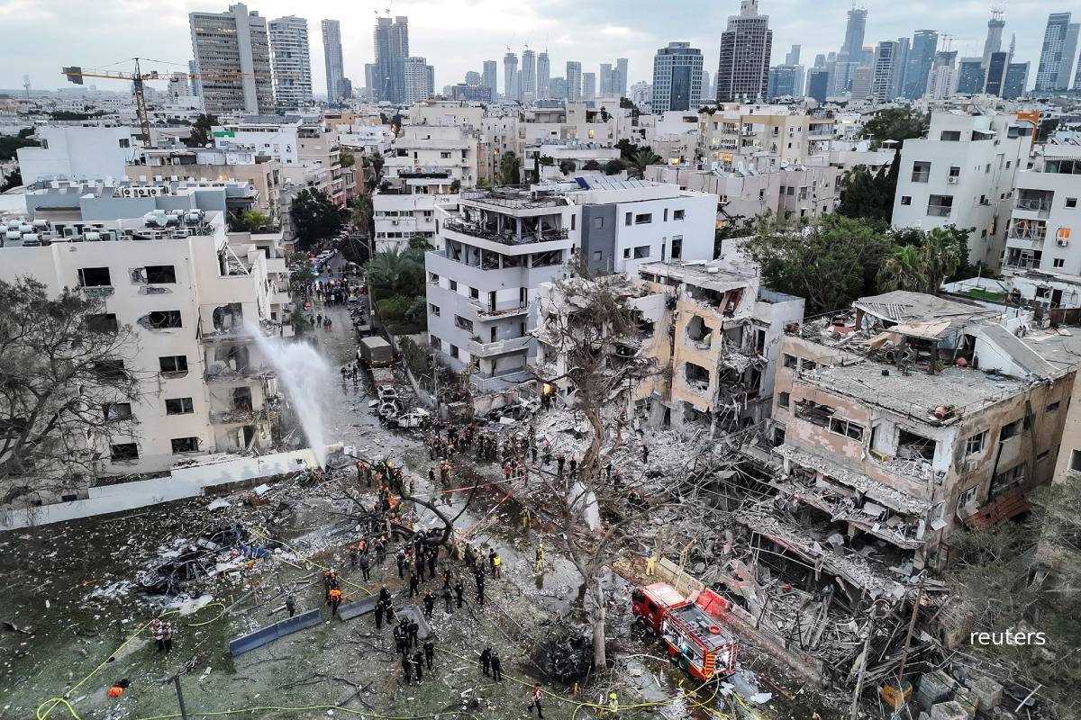 தீவிரமடையும் அமெரிக்க- ஈரான் போர்... சில்லிட வைக்கும் நோஸ்ட்ராடாமஸின் தீர்க்கதரிசனம் | Us Iran War Nostradamus Prophecy