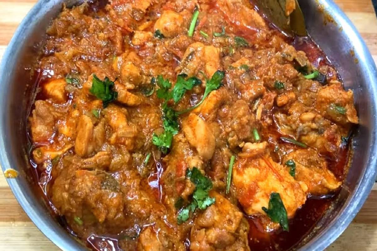 Koundampalayam Chicken: சன்டே ஸ்பெஷல் கவுண்டம்பாளையம் சிக்கன் குழம்பு... ரெசிபி இதோ! | Tasty Koundampalayam Chicken Kuzhambu Recipe