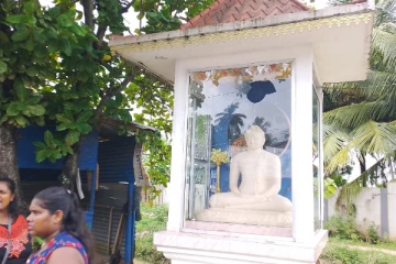திருகோணமலையில் புத்தர் சிலைகளின் கண்ணாடிகளை உடைத்து சேதப்படுத்தியவர் கைது (photos)