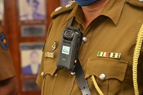 யாழ்ப்பாணத்தில் காவல்துறை உத்தியோகத்தர் பணி இடை நீக்கம் | Police Officer Suspended In Jaffna