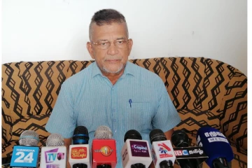 ரணிலுக்கு சந்தர்ப்பமொன்றை வழங்குமாறு போராட்டக்காரர்களிடம் மஹ்ரூம் கோரிக்கை