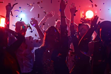 பார்ட்டிக்கு சென்றதால் பணியிடை நீக்கம்!