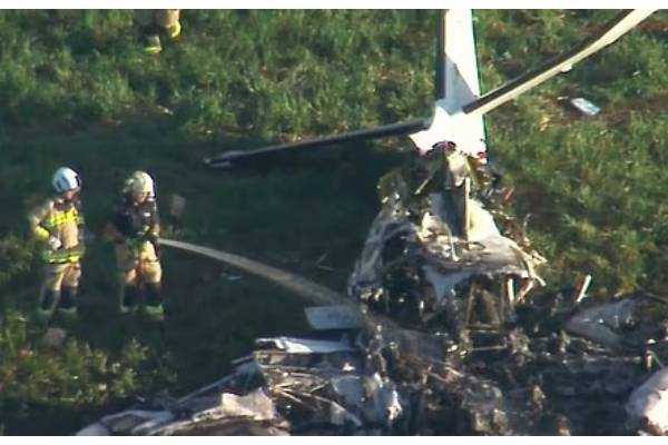 plane crash in queensland and 2 killed