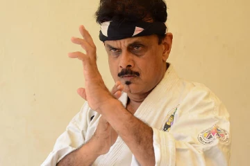 இறக்கும் முன் தன் வீட்டை பிரபல நடிகருக்கு எழுதி வைத்த ஹுசைனி! யார் பாருங்க