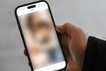 පාසලක ගුරුවරියන් 16 දෙනෙක්ගේ ඡායාරූප නිරුවත් කරලා - සිසුන් 5ක් අත්අඩංගුවට