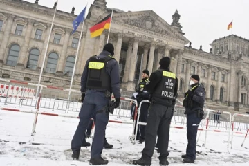 ஜேர்மன் அரசை கவிழ்க்க திட்டம்... 25 பேர் கைது