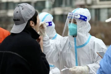 சீனாவில் மீண்டும் தலைதூக்கும் கொரோனா! ஒரே நாளில் இத்தனை பேரா?