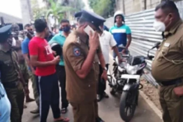 யாழில் சிகை அலங்கரிப்பு நிலையத்தினுள் வாள் வெட்டு - ஒருவர் படுகாயம்
