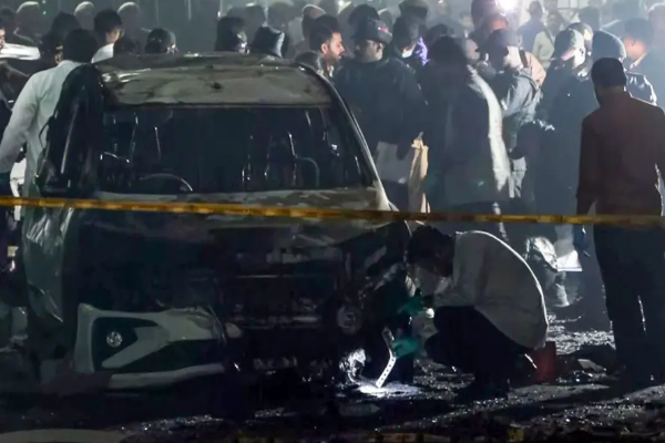 டெல்லி கார் குண்டு வெடிப்பு - பலி எண்ணிக்கை 15 ஆக உயர்வு | Delhi Car Blast Death Toll Rises To 15 டெல்லி கார் குண்டு வெடிப்பு - பலி எண்ணிக்கை 15 ஆக உயர்வு | Delhi Car Blast Death Toll Rises To 15