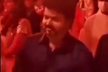 வைரலாகும் தளபதி விஜய்யின் இரவு நிகழ்ச்சி புகைப்படம்! யார் யார் கூட வந்தாங்க தெரியுமா?